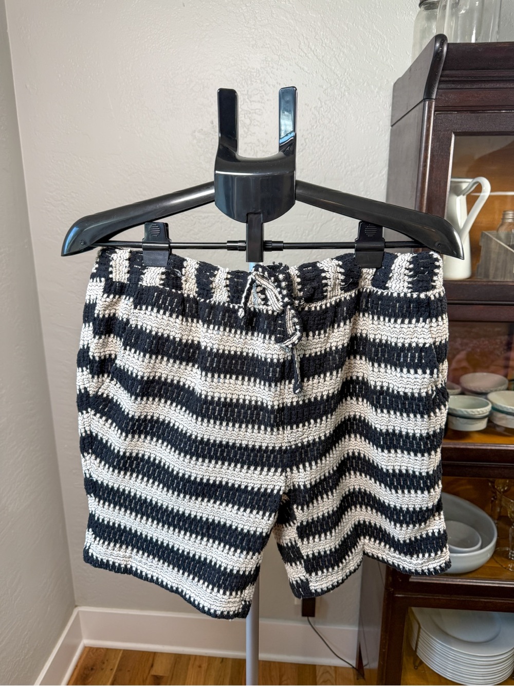 Massive Luxury Black White Striped Textured Drawstring Unisex Shorts Size L